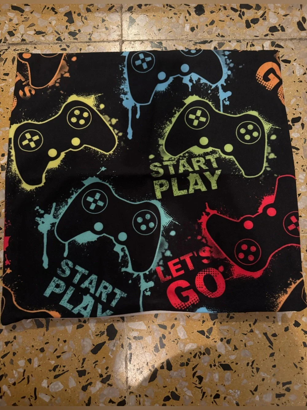 Cushion Cover Gaming Controller Print - White in the Back set of 2